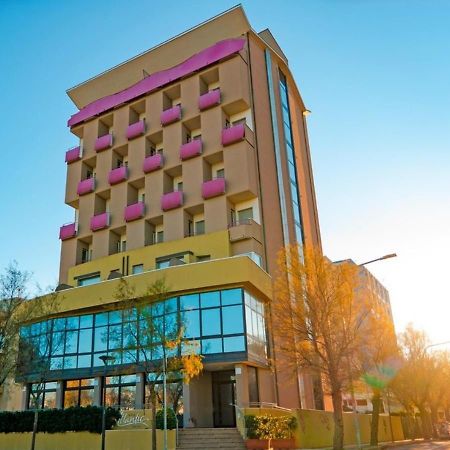 Hotel Atlantic Vista Mare Pesaro Exteriör bild