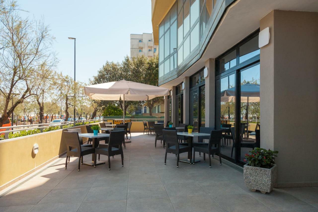 Hotel Atlantic Vista Mare Pesaro Exteriör bild