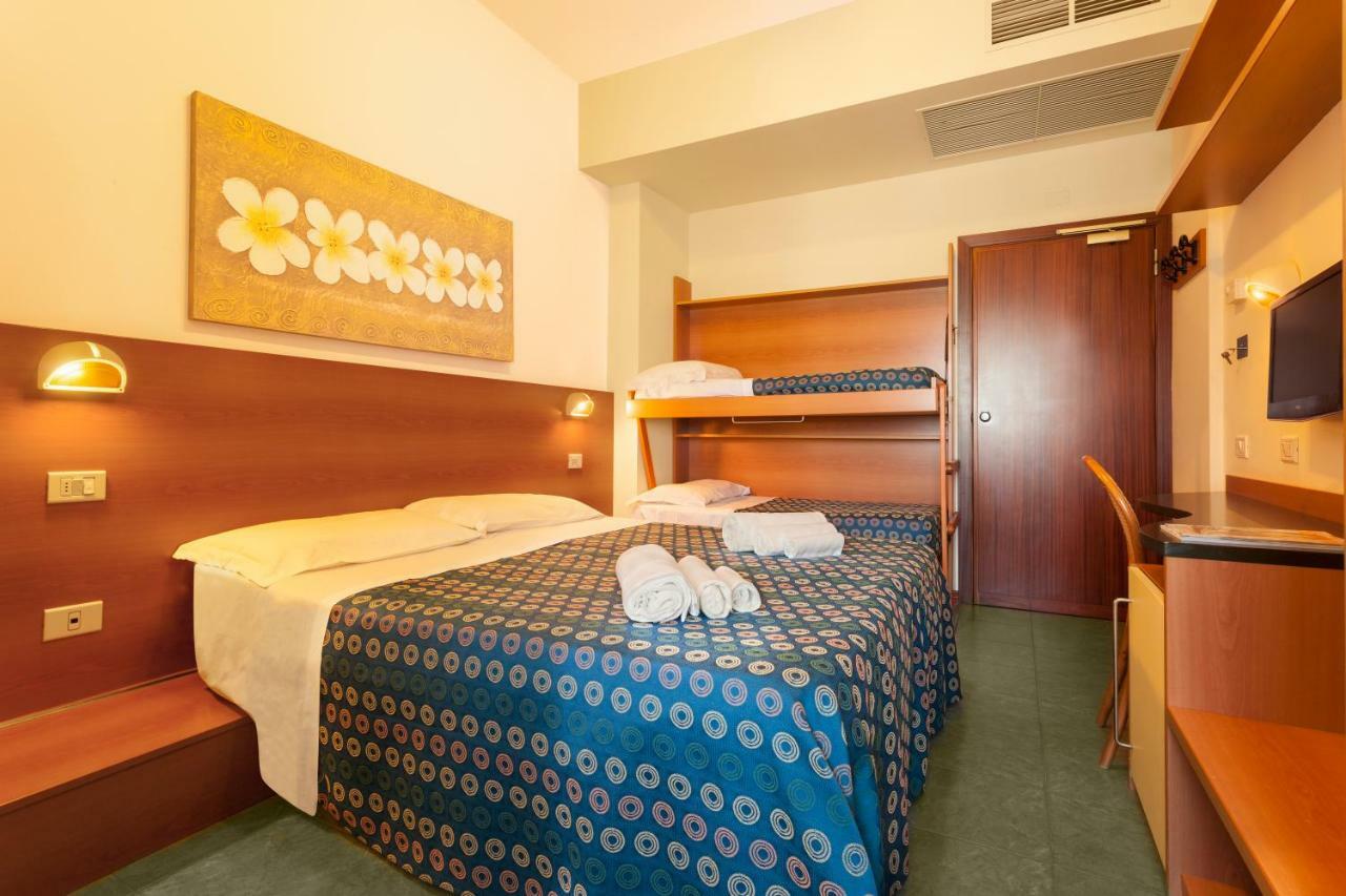 Hotel Atlantic Vista Mare Pesaro Exteriör bild