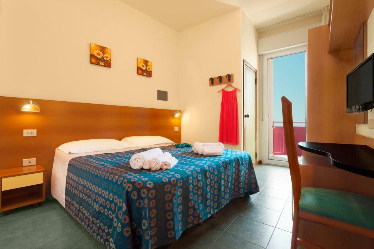 Hotel Atlantic Vista Mare Pesaro Exteriör bild