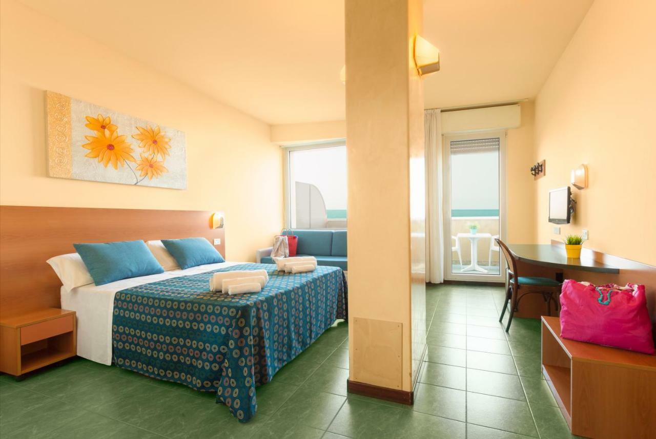 Hotel Atlantic Vista Mare Pesaro Exteriör bild