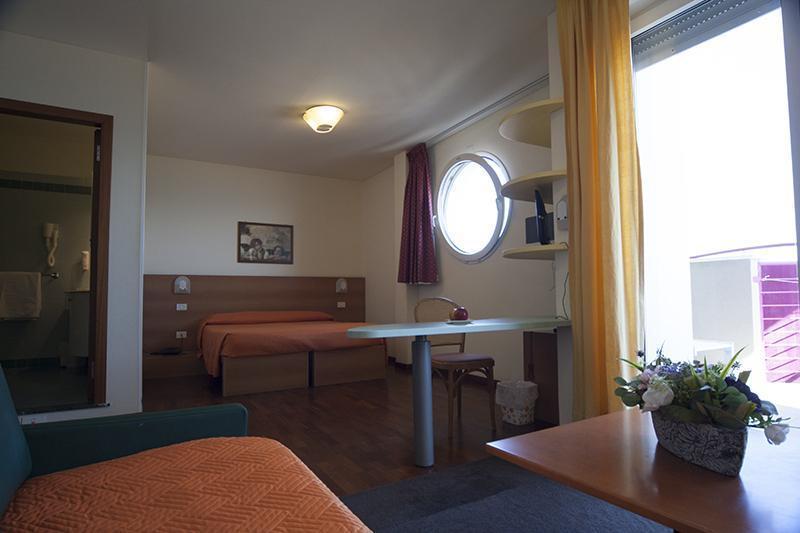 Hotel Atlantic Vista Mare Pesaro Exteriör bild