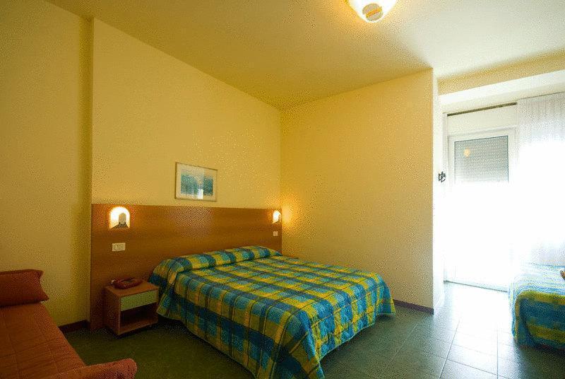 Hotel Atlantic Vista Mare Pesaro Exteriör bild