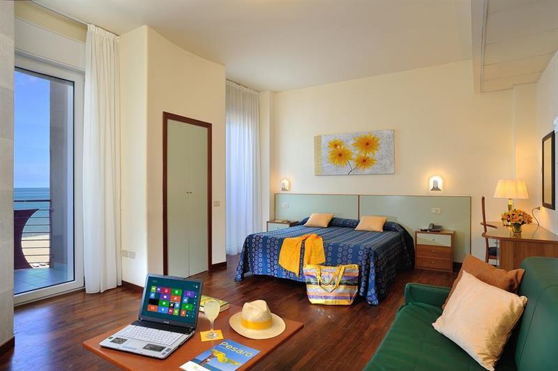 Hotel Atlantic Vista Mare Pesaro Exteriör bild